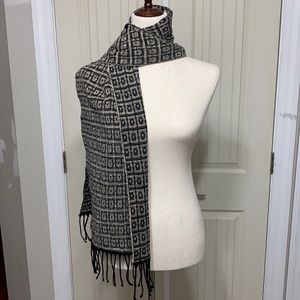 Geoffrey Beene Chenille Dress Scarf/Short Shawl